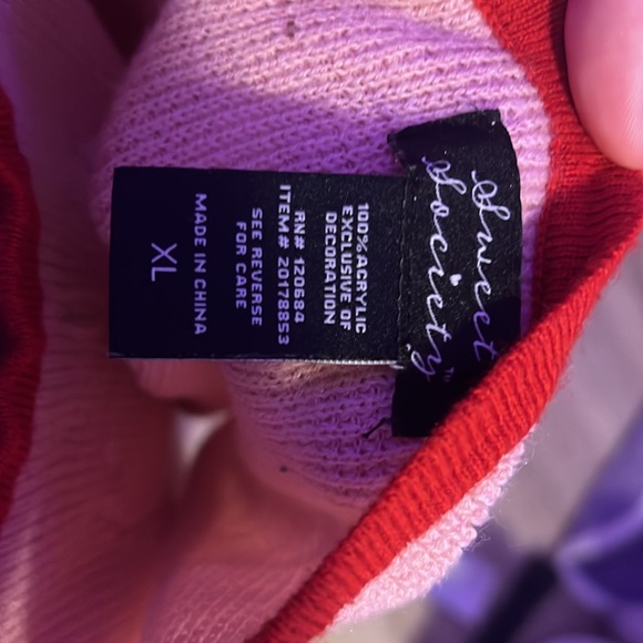 XL knitted strawberry crop top 🍓 - Picture 3 of 3